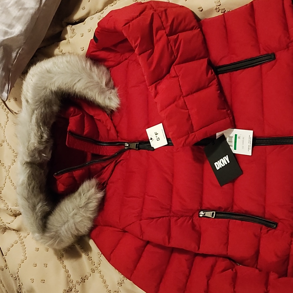 Winter puffer coat with fur hood